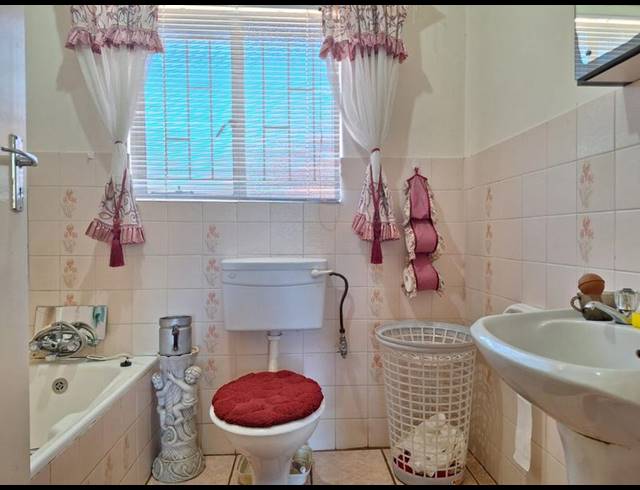 3 BEDROOM HOUSE FOR SALE IN BRENTHURST